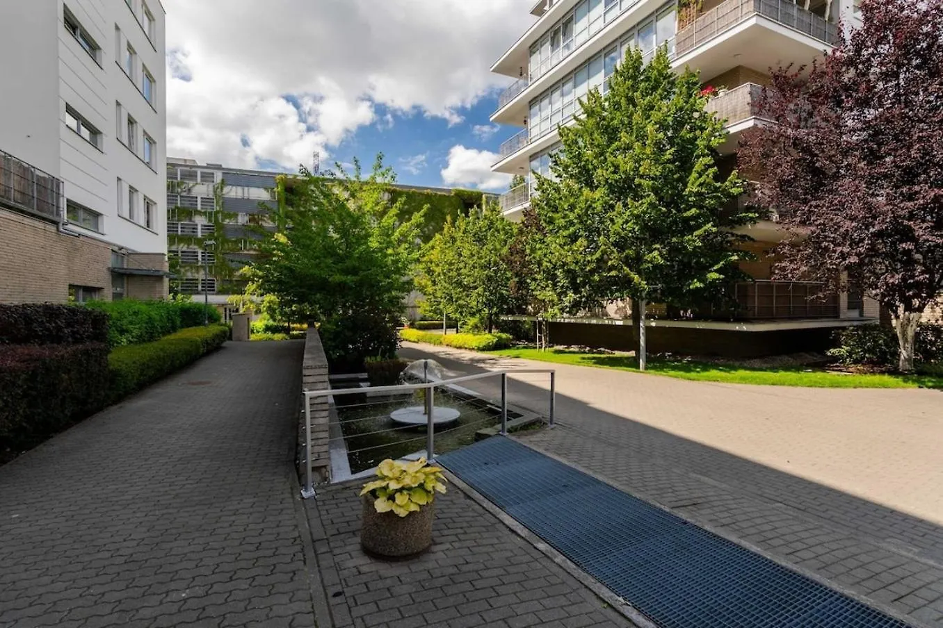 Nutmeg Apartment Wola Warsaw